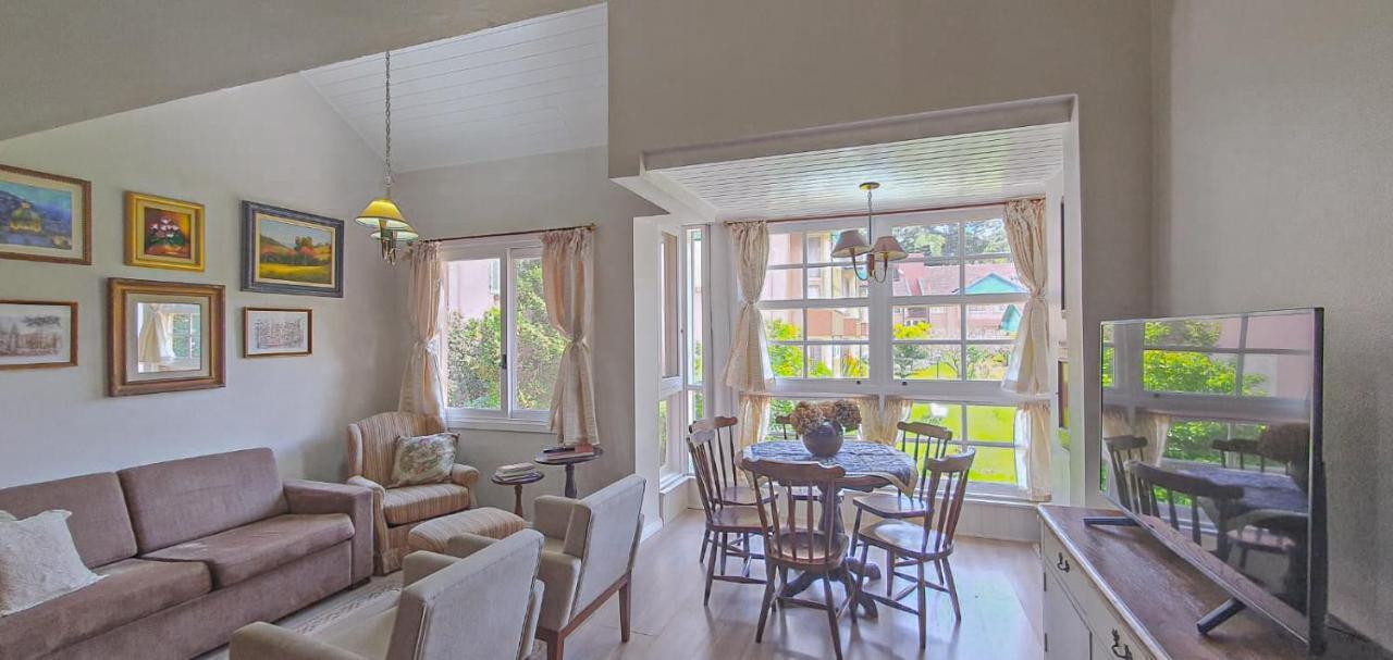 Duplex Floresta Negra - Sua Base Perfeita Em Gramado! Otima Localizacao Lagonegro 500M - 02 Quartos E 02 Banheiros Para Familia Em Condominio Fechad0, Cozinha Completa Com Garagem E Portaria 24H Dış mekan fotoğraf