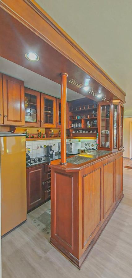 Duplex Floresta Negra - Sua Base Perfeita Em Gramado! Otima Localizacao Lagonegro 500M - 02 Quartos E 02 Banheiros Para Familia Em Condominio Fechad0, Cozinha Completa Com Garagem E Portaria 24H Dış mekan fotoğraf