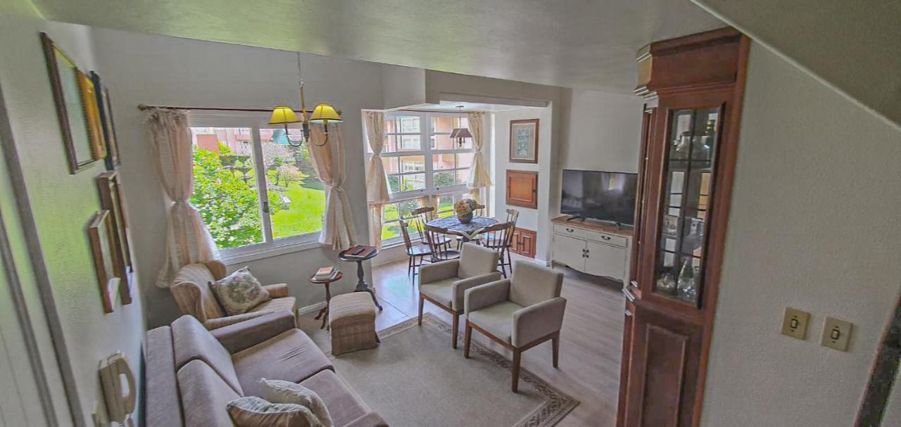 Duplex Floresta Negra - Sua Base Perfeita Em Gramado! Otima Localizacao Lagonegro 500M - 02 Quartos E 02 Banheiros Para Familia Em Condominio Fechad0, Cozinha Completa Com Garagem E Portaria 24H Dış mekan fotoğraf