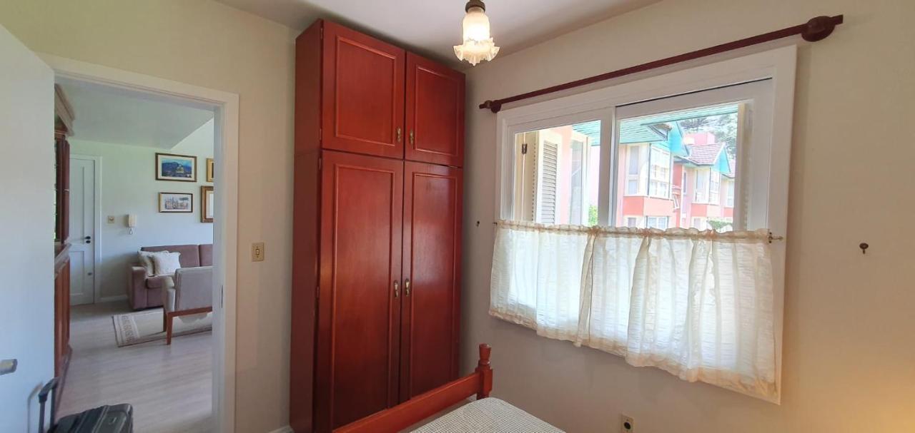 Duplex Floresta Negra - Sua Base Perfeita Em Gramado! Otima Localizacao Lagonegro 500M - 02 Quartos E 02 Banheiros Para Familia Em Condominio Fechad0, Cozinha Completa Com Garagem E Portaria 24H Dış mekan fotoğraf