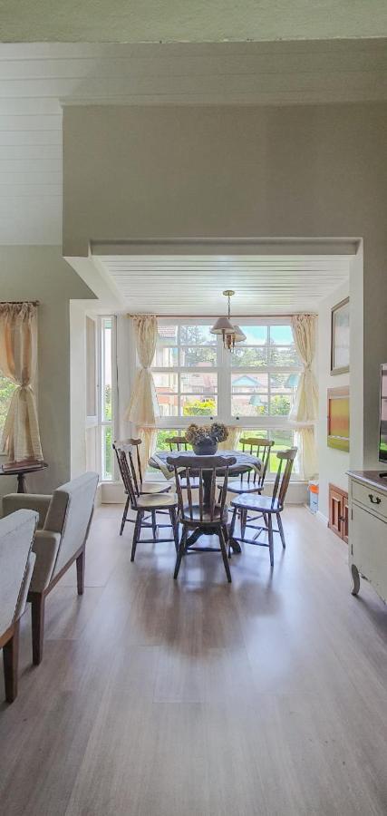 Duplex Floresta Negra - Sua Base Perfeita Em Gramado! Otima Localizacao Lagonegro 500M - 02 Quartos E 02 Banheiros Para Familia Em Condominio Fechad0, Cozinha Completa Com Garagem E Portaria 24H Dış mekan fotoğraf