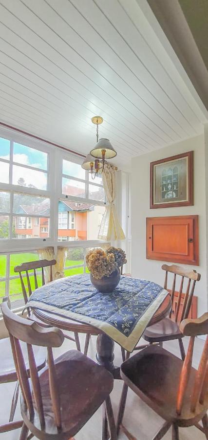 Duplex Floresta Negra - Sua Base Perfeita Em Gramado! Otima Localizacao Lagonegro 500M - 02 Quartos E 02 Banheiros Para Familia Em Condominio Fechad0, Cozinha Completa Com Garagem E Portaria 24H Dış mekan fotoğraf